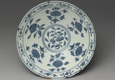 图片[2]-Lobe-rimmed bowl with flowers and fruit of the four seasons in underglaze blue, Ming dynasty, Xuande reign (1426-1435)-China Archive